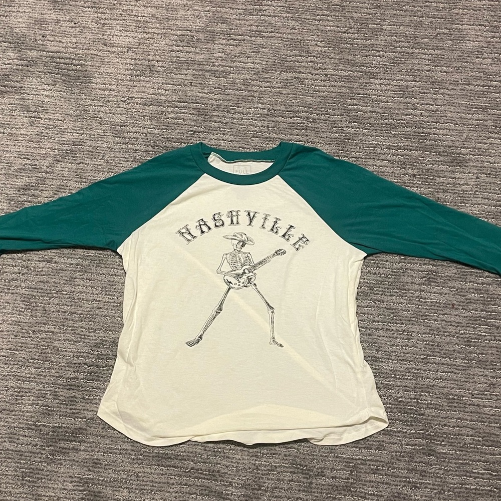 Nashvill skull, white and green, capri, sleeve shirt